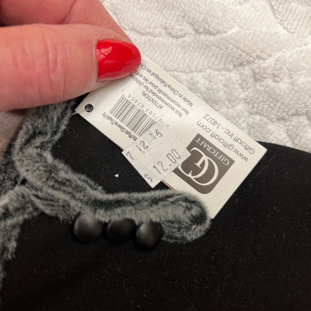 NWT Black Felt Touch Screen Gloves With Grey Faux Fur. - Picture 3 of 6